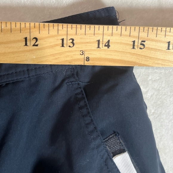 Vintage Emporio Armani Men's Navy Cargo Shorts Tagged XL (Fits Medium) - Picture 4 of 8